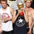 Justin Bieber, al mare con una maschera
