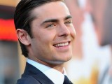 Zac Efron: “Ecco come slacciare il reggiseno con una sola mossa” – Video